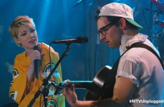 watch-carly-rae-jepsen-performing-with-the-bleachers-and-lorde-for-mtv-unplugged
